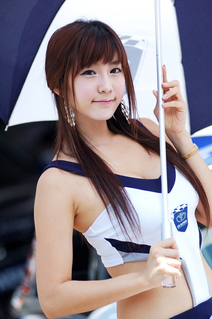 구지성 인형 같은 외모