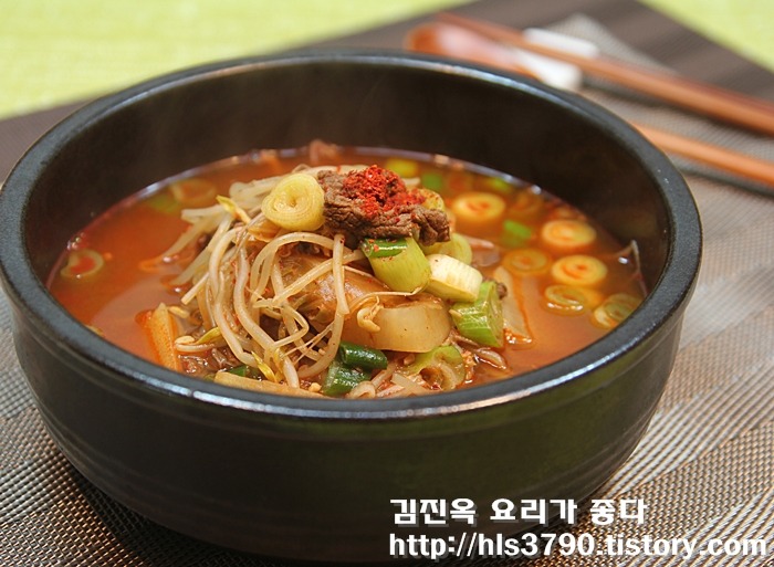 제대로 맛을 낸 홈메이드 소고기국밥