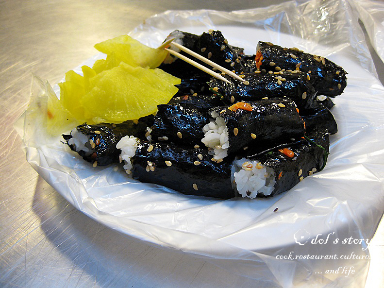 [서울 종로구 종로5가 / 종로5가역 광장시장] 원조 마약김밥 - 마약이 들어있대나모래나~ 