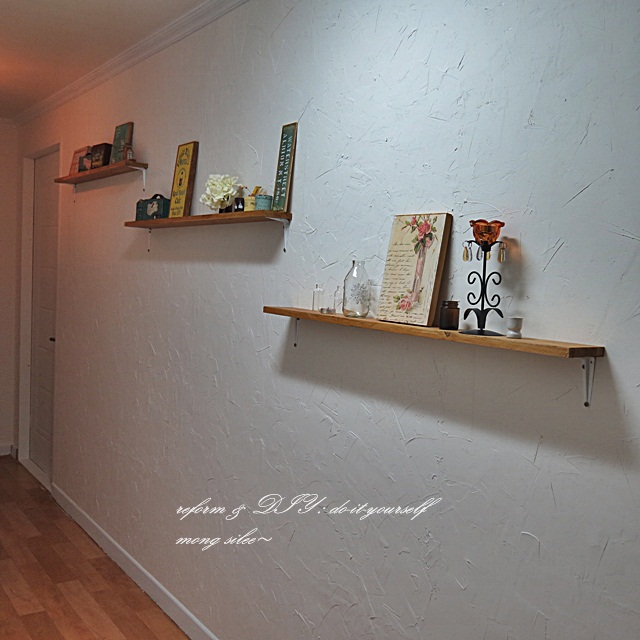 http://www.ezday.co.kr/bbs/view_board.html?q_sq_board=4475215 간단하게 벽선반으로 벽꾸미기를 했습니다 ^^*