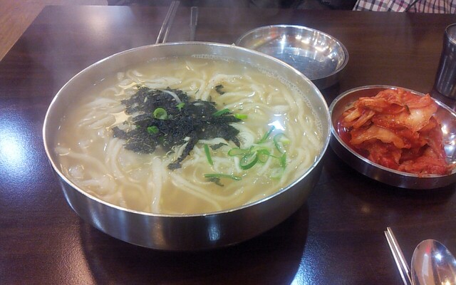 저희동네 시장안 홍두깨칼국수예요