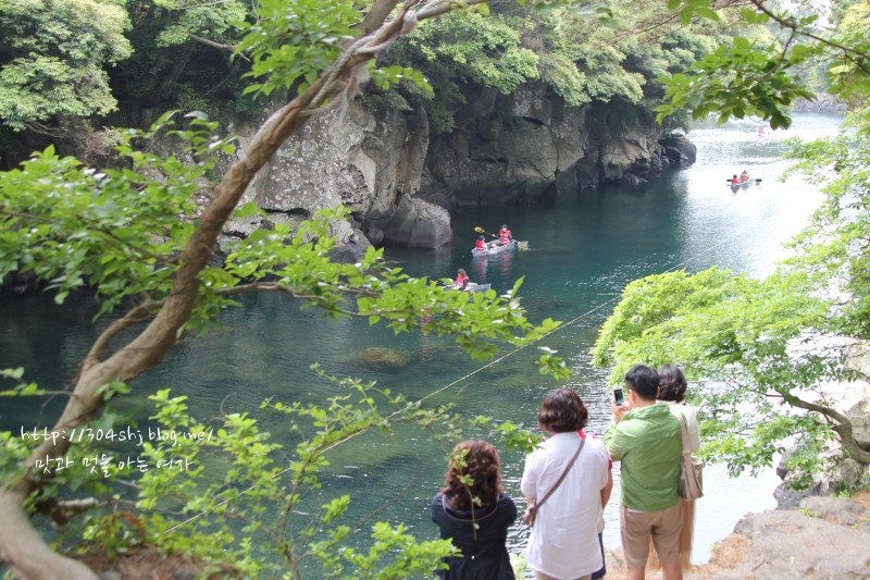 http://www.ezday.co.kr/bbs/view_board.html?q_sq_board=4671204 제주도 가볼만한곳>제주도여행코스:쇠소깍