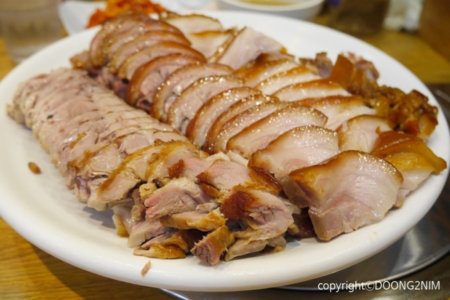 부산 남포동맛집 : 홍소족발 윤기가 좔좔 흐르는 완소 족발맛집!