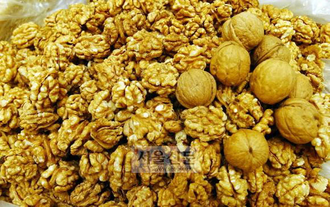  ȣ���� ȿ�ɿ��� ���ư�ȭ ����, �Ǻ� ��ȭ ���� ���� �ִ�. /����Ź� ����