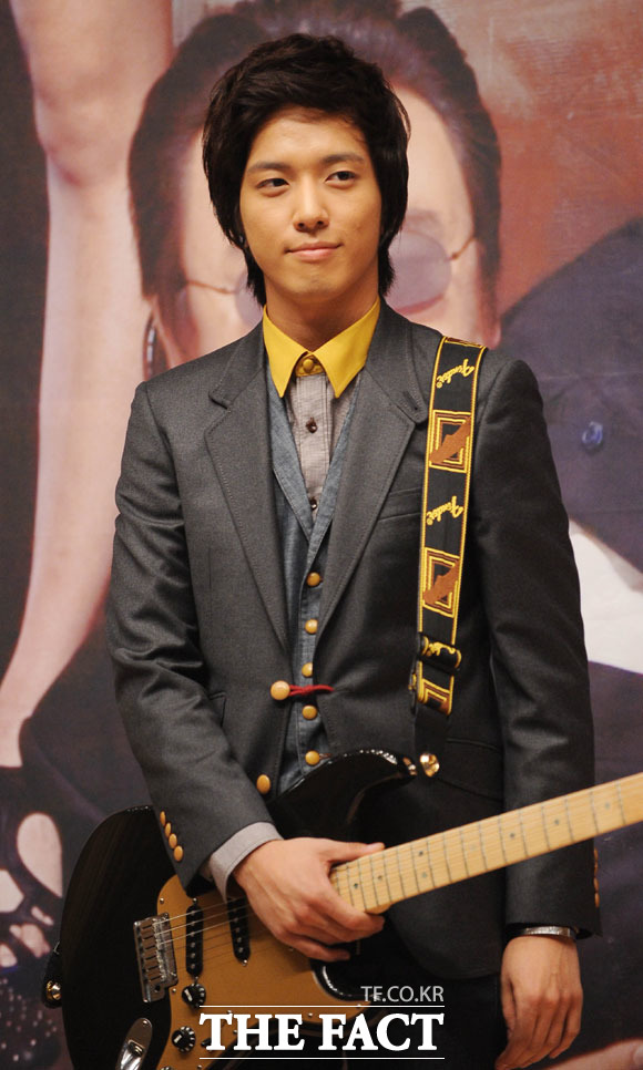 ȭ  2009  SBS  '̳̽ó׿' ۹ǥȸ  ϰ ִ. /Ʈ DB