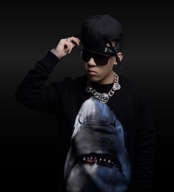 ������ �뷡�鿡 ���� ������ ����. ������ �׷� '�ú���'���� ������ ���� �ַ� Ȱ���� �ϸ� ���� ���� �ҵ��� ����� �޾Ҵ�. / �ϸ��׾� ������ Ȩ������ ĸó