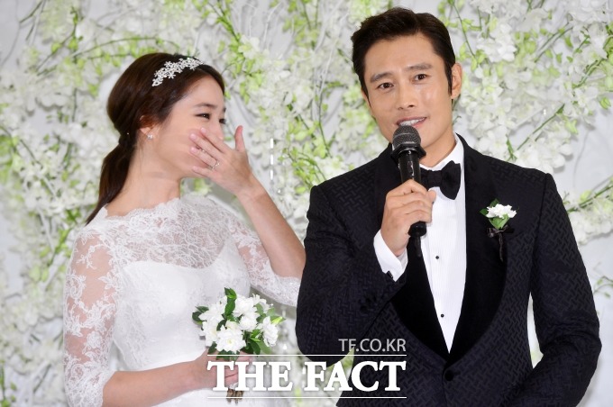 2013�� 8�� ��ȥ���� �ø� �̹���(����)-�̺���. �̹����� ���� 4�� ����� �յΰ� �ִ�. /����ȣ ����