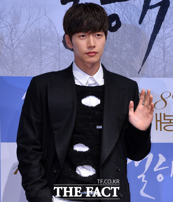 ������, �߱� ��� '���ι�-ģ��' �⿬. �������� ���� <����Ʈ>�� �����ߴ� ���ͺ� ������ ������ ���� �ִ�. �������� ���ͺ信�� �߱� �Կ� ���� ���� ���� �ð��� ������ ����� ������. / �载�� ����