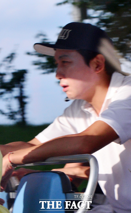 µð½ºÆÐÄ¡ ŹÀçÈÆ, ÀÌÈ¿¸² ¹Ý¹Ú. µð½ºÆÐÄ¡°¡ ŹÀçÈÆ, ÀÌÈ¿¸² ºÎºÎ¿Í °ü·ÃÇØ º¸µµÇÑ ³»¿ëÀÌ ÈÁ¦´Ù. µð½ºÆÐÄ¡´Â ŹÀçÈÆÀÇ ÀÔÀå¿¡¼ »ç°ÇÀ» Á¤¸®ÇØ ÀÌÈ¿¸² ¾¾°¡ ÁÖÀåÇØ ¿Â ³»¿ëÀ» ¹Ý¹ÚÇß´Ù. / ´õÆÑÆ® DB