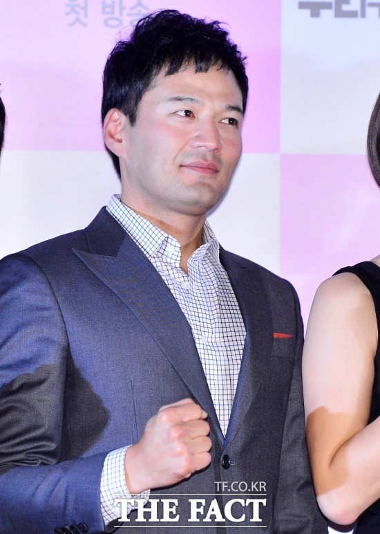 �輺��, ��������ɻ� ����. �輺���� ���ӿ�������ɻ縦 ��ġ�� ���������������� ���ư���. / ����Ʈ DB