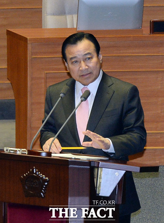 À̱ÔÅ ȸÀå ±¸¼Ó¿µÀå û±¸¿Í À̿ϱ¸ ÃѸ® ºÎÁ¤ºÎÆÐ ô°á. À̿ϱ¸ ±¹¹«ÃѸ®°¡ º»°ÝÀûÀÎ ±¹Á¤¿î¿µ¿¡ µé¾î°¡¸é¼ ºÎÁ¤ºÎÆÐ ô°á¿¡ ½Ãµ¿À» °É¾ú´Ù. ÃÖ±Ù ¹æÀ§»ê¾÷ ºñ¸®¿¡ ´ëÇÑ °ËÂûÀÇ ¼ö»ç¿Í ¸Â¹°·Á À̱ÔÅ ȸÀå¿¡°Ô 12ÀÏ ±¸¼Ó¿µÀåÀÌ Ã»±¸µÆ´Ù. /ÀÓ¿µ¹« ±âÀÚ