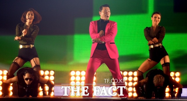  '  Ƿµ ر'  ̰  ı ̵ øȰ ü忡   ܼƮ 'PSY CONCERT óսĵ 2014'    ġ ִ. /̻  