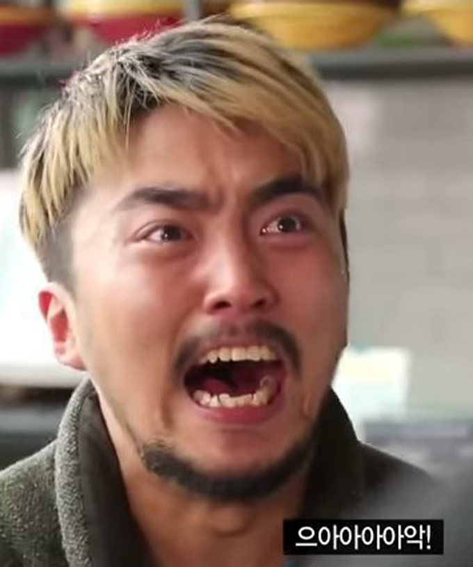 À¯º´Àç, '¹ÌÄ£ ¿¬±â·Â'´«±æ. À¯º´ÀçÀÇ °ú°Å ¿¬±â·ÂÀÌ ´©¸®²ÛµéÀÇ ´«±æÀ» ²ø°í ÀÖ´Ù./tvN'SNLÄÚ¸®¾Æ' ĸó