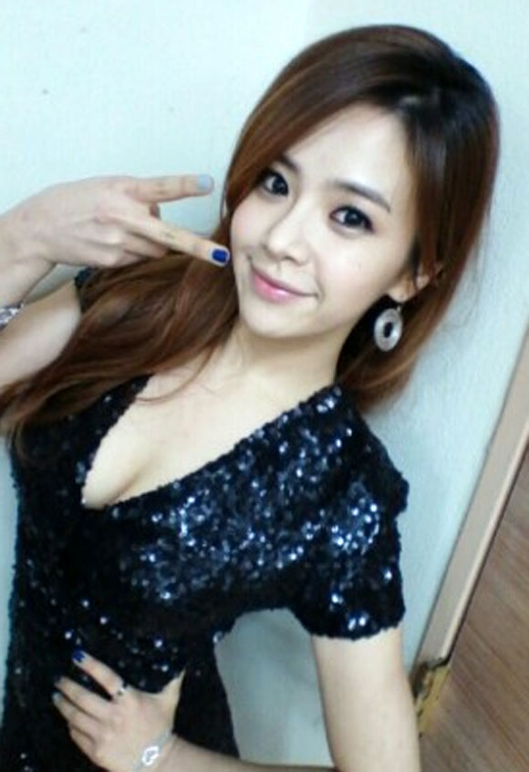 '½ºÆäÀ̽ºA' µµÇϸ°Àº Áö³ 2013³â ¹Ì´ÏȨÇÇ¿¡ º¼·ýÀÖ´Â ¸ö¸Å¸¦ ÀÚ¶ûÇÑ »çÁøÀ» °ø°³Çß´Ù. ´ç½Ã '½ºÆäÀ̽ºA' µµÇϸ°ÀÌ ¿Ã¸° °Ô½Ã¹°¿¡´Â ±×°¡ ÆÒµéÀ» ÇâÇØ ¾ÈºÎ Àλ縦 ÀüÇØ º¸´Â À̵éÀÇ ´«±æÀ» ²ø¾ú´Ù./ '½ºÆäÀ̽ºA' µµÇϸ° ¹Ì´ÏȨÇÇ