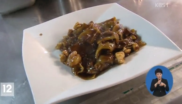 ºí·¢µ¥ÀÌ, '°øÂ¥ Â¥Àå¸é' ³ë¸®´Ù ÁÖ¸Ó´Ï Åи°´Ù? ºí·¢µ¥À̸¦ ¸Â¾Æ ¿©·¯ ¿Ü½Ä¾÷ü¿¡¼ '°øÂ¥ Â¥Àå¸é À̺¥Æ®'¸¦ ÁøÇàÇϰí ÀÖ´Â °¡¿îµ¥ º¸À̽º ÇǽÌÀ̳ª »ç±â Çà°¢ÀÌ ¹ú¾îÁú ¼ö ÀÖ´Ù´Â Àϰ¢ÀÇ ¸ñ¼Ò¸®°¡ ³ô¾ÆÁö°í ÀÖ´Ù./ KBS ¹æ¼Û ȸé ĸó