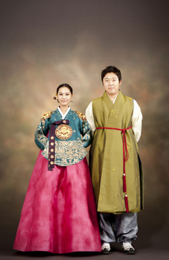 ¹è¿µ¼ö ¹è¿ìÀÚ ±ÔÈñ '¿¹»µ!' ¹è¿µ¼öÀÇ ¹è¿ìÀÚ ±ÔÈñ(¿ÞÂÊ)°¡ ´«±æÀ» ²ø°í ÀÖ´Ù. / ±ÔÈñ SNS