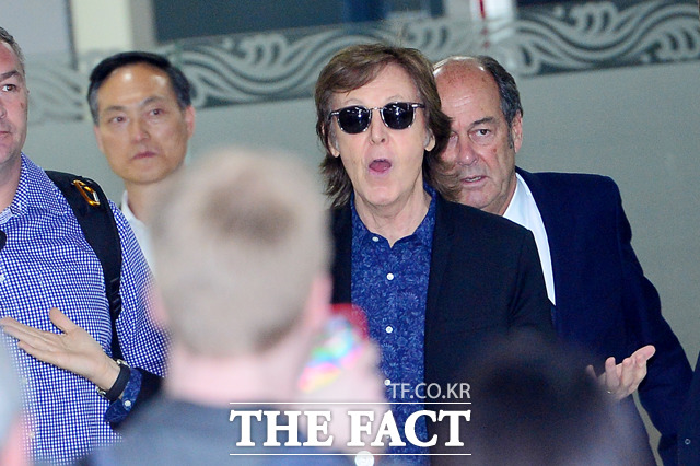 ���� ���￡ �Ծ�� �� ��īƮ�ϰ� ���� ù ���� �������� �ѱ� �ҵ��� ���� '���'�̶�� ���ƴ�. /����ȣ ���� 