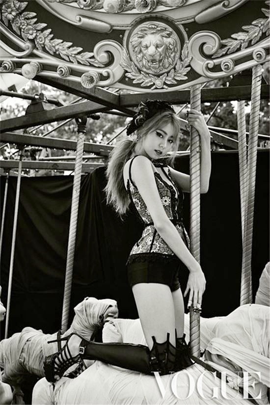   ȭ. ̰ ȭ  ڼ ù̸ ڶߴ. / 