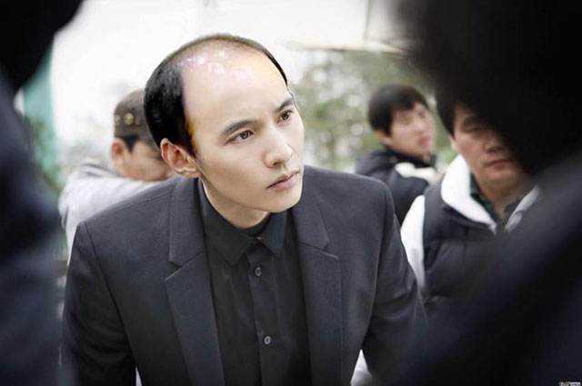 ´ë¸Ó¸® ¿øºó vs ¸Ó¸®¸¸ ¿øºó 'À̰й¹¾ß ¹«¼¿ö' ¿øºóÀÇ ¾ó±¼¿¡ ±è±¤±ÔÀÇ ¸Ó¸®¸¦ ÇÕ¼ºÇÑ »çÁøÀÌ ´«±æÀ» ²ø°í ÀÖ´Ù./ ¿Â¶óÀÎ Ä¿¹Â´ÏƼ