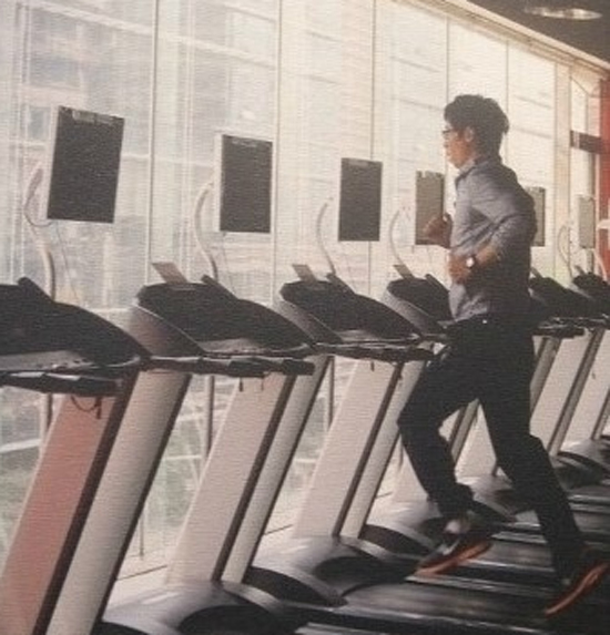 ���缮 ����. ���缮�� ���׸ӽ� ���� �޸��� �ִ�. / �¶��� Ŀ�´�Ƽ