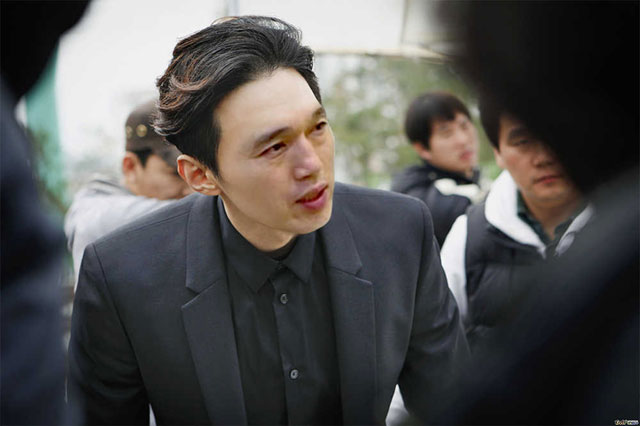 ´ë¸Ó¸® ¿øºó vs ¸Ó¸®¸¸ ¿øºó 'À̰й¹¾ß ¹«¼¿ö' ¿øºóÀÇ ¾ó±¼¿¡ ±è±¤±ÔÀÇ ¸Ó¸®¸¦ ÇÕ¼ºÇÑ »çÁøÀÌ ´«±æÀ» ²ø°í ÀÖ´Ù./ ¿Â¶óÀÎ Ä¿¹Â´ÏƼ