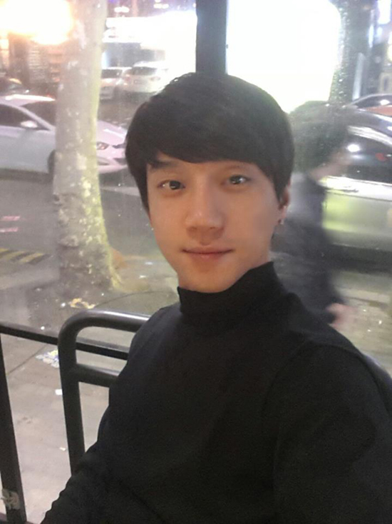 ������ ���� Ȳġ��, '�α� �޻��' ���� Ȳġ���� �ָ�ް� �ִ�. / Ȳġ�� ���̽���