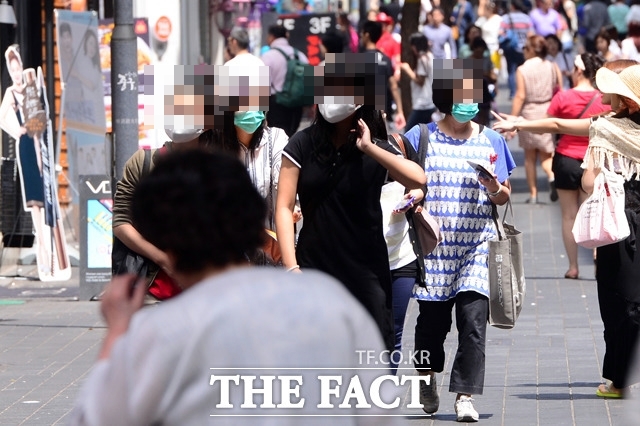 ¸Þ¸£½º Ãʱâ Áõ»ó, °Ý¸®ÀÚ °¡Á·µéÀº ¾î¶±Çϳª ¸Þ¸£½º¸¦ Áø´ÜÇÒ ¼ö ÀÖ´Â ¸Þ¸£½º Ãʱâ Áõ»óÀÌ ÈÁ¦°¡ µÇ¸é¼ ¸Þ¸£½º Ãʱâ Áõ»óÀ¸·Î ÀÚ°¡ °Ý¸®¸¦ ¹Þ°í Àִ ȯÀÚµéÀÇ À̸ñÀÌ ÁýÁߵƴÙ. /´õÆÑÆ®DB