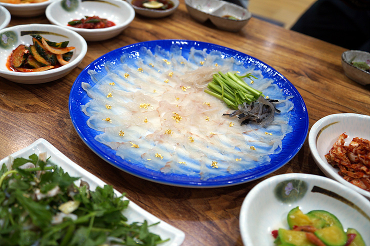 [부산맛집/영도맛집] 다미복국 - 아름다운 참복회와 신기한 복어찜