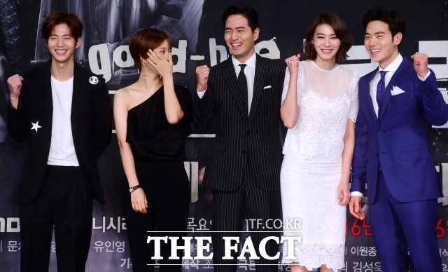 '±Â¹ÙÀÌ ¹Ì½ºÅÍ ºí·¢' Á¦ÀÛ ¹ßǥȸ ÇöÀå. MBC '±Â¹ÙÀÌ ¹Ì½ºÅÍ ºí·¢' ÃøÀÌ ÇùÁ¶ ÃÔ¿µÀå¿¡¼ ¹°ÀǸ¦ ÀÏÀ¸Å² ºÎºÐ¿¡ ´ëÇØ »ç°úÇÏ°í ¿ø¸¸ÇÑ ÇÕÀǸ¦ ¾à¼ÓÇß´Ù. /³²À±È£ ±âÀÚ