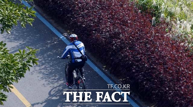 ±¤Áֽô 23ÀÏ ±¤ÁÖ µ¿±¸ ±Ý³²·Î ÀÏ´ë¿¡¼ 'Áö±¸¿Í 0cm'¶ó´Â ÁÖÁ¦·Î ½Ã¹ÎÂü¿© Çà»ç¸¦ °³ÃÖÇÑ´Ù. /´õÆÑÆ® DB