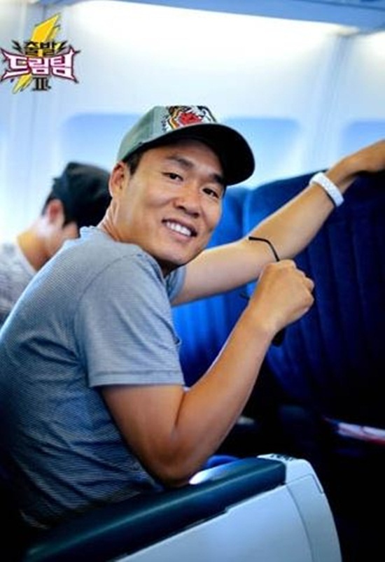 ±³Åë»ç°í·Î ³í¶õÀ» ÀÏÀ¸Å² 'µå¸²ÆÀ' MC ÀÌâ¸í. ±×ÀÇ ³ìȺÐÀº º»¹æ¼Û¿¡¼ ÃÖ´ëÇÑ ÆíÁýµÈ´Ù. /KBS Á¦°ø