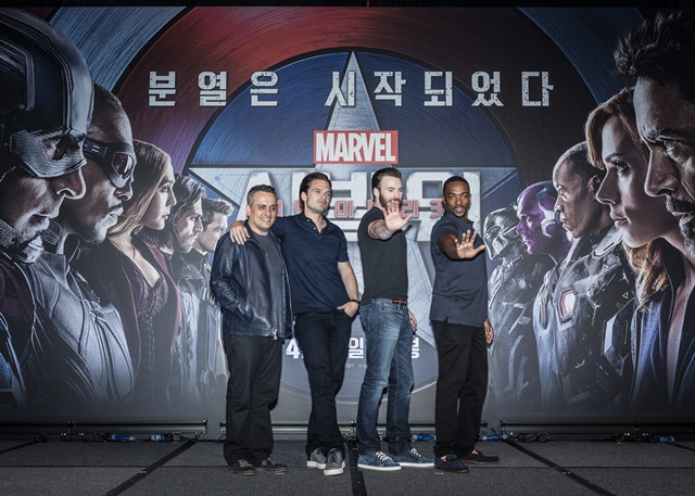 'ÆÀ ĸƾ ¾Æ¸Þ¸®Ä«' Àü¿ë Æ÷Áî. 'ÆÀ ĸƾ ¾Æ¸Þ¸®Ä«' ¹è¿ìµéÀÌ ´çÂù ÀڽۨÀÌ ¹¯¾î³ª´Â Æ÷Á ÃëÇϰí ÀÖ´Ù.(¿ÞÂʺÎÅÍ Á¶ ·ç¼Ò °¨µ¶, ¹è¿ì ¼¼¹Ù½ºÂù ½ºÅÄ, Å©¸®½º ¿¡¹Ý½º, ¾È¼Ò´Ï ¸¶Å°) /¿ùÆ®µðÁî´ÏÄÄÆÛ´ÏÄÚ¸®¾Æ Á¦°ø