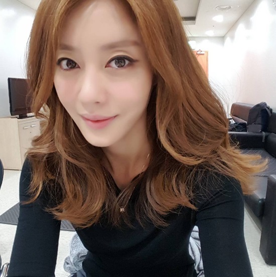  İ.     ȥ Ҽ ϰ ִ. / νŸ׷