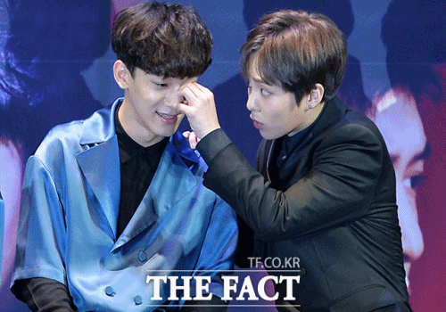 ٰ . ׷  ÿ þ 󱼿 ִ ̹  ִ. / 