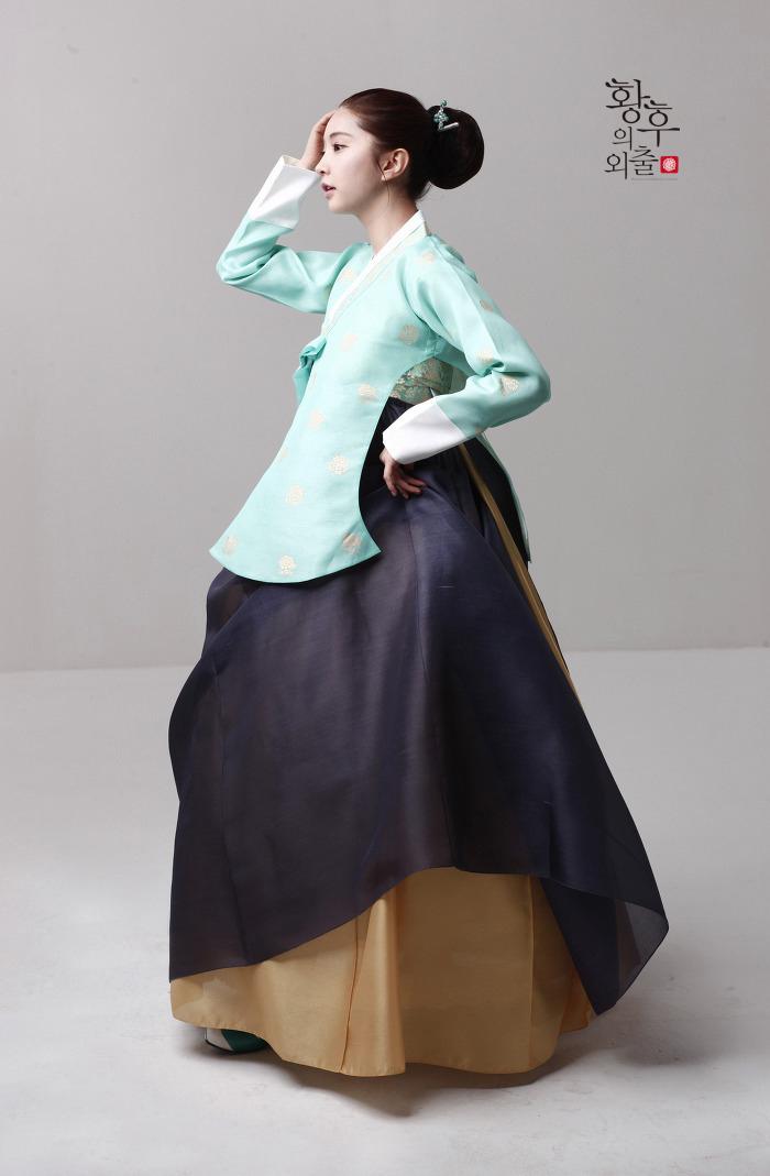 혼주한복대여 고급스러운 결혼한복으로 선택해야 합니다.