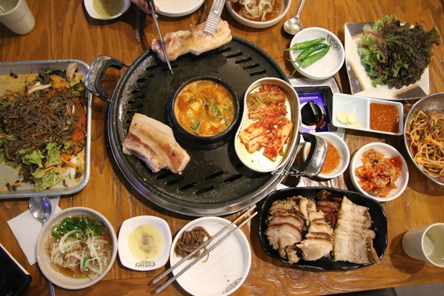부천 상동역 삼겹살 뿐 아니라 보쌈과 족발까지 무한리필 되는 삼족시대