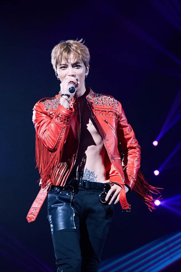 JYJ  3⸸ Ϻ ī ã ܼƮ . 1 ҵ  湮 ȯȣߴ. / θƮ 