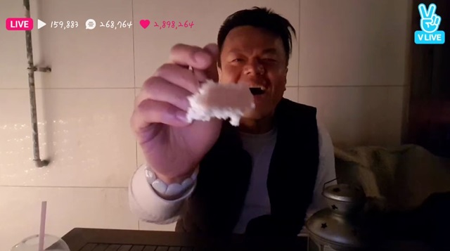 JYP¿£ÅÍÅ×ÀÎ¸ÕÆ® ¹ÚÁø¿µ ´ëÇ¥ ÇÁ·Îµà¼´Â 24ÀÏ Æ®¿ÍÀ̽º ³×À̹öV¾Û¿¡ Ãâ¿¬ÇØ À½½ÄÀ» ¸Ô¿©ÁÖ´Â À̸¥¹Ù '³²Ä£Â©'À» ¿Ï¼ºÇß´Ù. /Æ®¿ÍÀ̽º ³×À̹öV¾Û