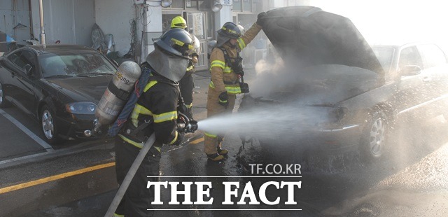 9ÀÏ 2¸íÀÇ »ç»óÀÚ°¡ ³ ¿¡Äí½º ÈÀç¿¡ ÀÌ¾î ¾Æ¹Ý¶¼¿¡¼µµ ºÒÀÌ ³µ´Ù. »çÁøÀº ±â»ç ³»¿ë°ú ¹«°ü. /´º½Ã½º