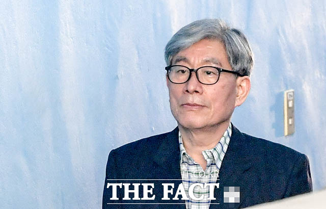 7일 불법 정치공작에 국정원 예산을 쓴 혐의로 구속기소된 원세훈 전 국정원장에게 1심에서 징역 7년이 선고됐다.. /김세정 기자