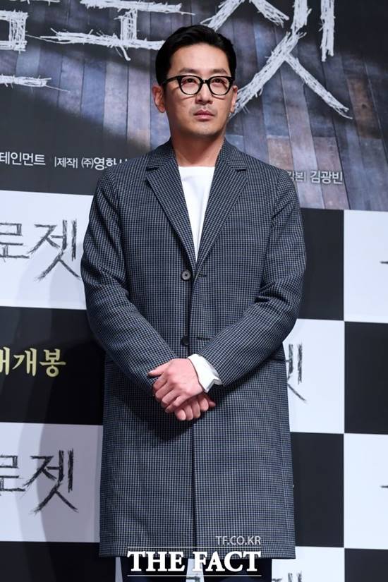 로톡뉴스는 18일 하정우가 프로포폴을 투약한 것으로 확인했다고 보도했다. 하정우의 소속사는 현재 묵묵부답인 상태다. /남용희 기자
