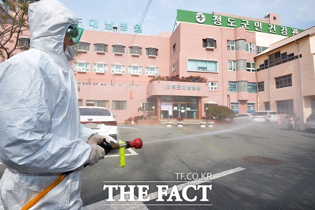 방역 당국이 '코로나19 사태' 이후 처음으로 청도대남병원 정신병동 내 코로나19 확진자에 대해 '코호트 격리' 조치를 시행한다고 22일 밝혔다. /뉴시스