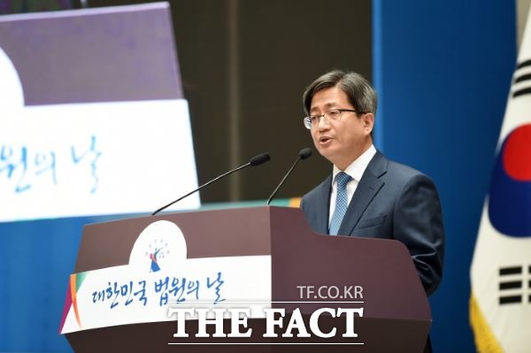 김명수 대법원장이 5일 고등법원 부장판사직을 폐지하는 내용의 법원조직법 개정안이 국회 본회의를 통과하자 환영의 뜻을 나타냈다./ 대법원 제공