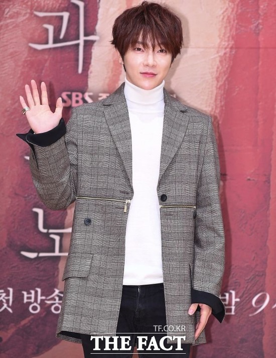 그룹 초신성 출신 가수 겸 배우 윤학이 코로나19 확진 판정을 받고 병원에 격리돼 치료를 받고 있다. /더팩트DB