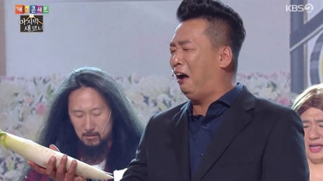 KBS 2TV 공개 코미디 '개그콘서트'가 21년의 역사를 뒤로하고 막을 내렸다. 사진은 '개그콘서트'에서 눈물의 무갈이를 하고 있는 박준형. /'개그콘서트' 영상 캡처