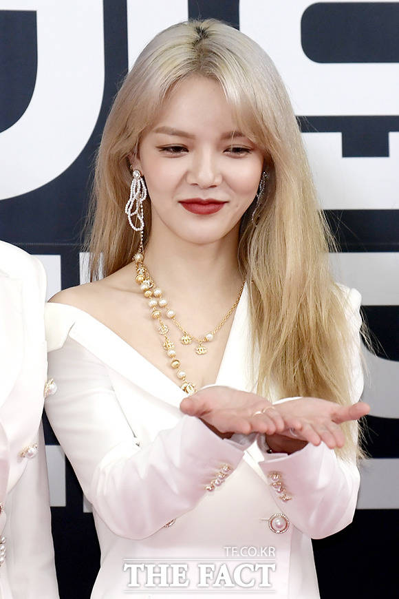 걸그룹 AOA의 리더 지민이 전 멤버 권민아를 지속적으로 괴롭혔다는 논란에 휩싸인 가운데 소속사는 4일 지민의 팀 탈퇴와 연예 활동 중단을 결정했다고 공식 발표했다. /이선화 기자