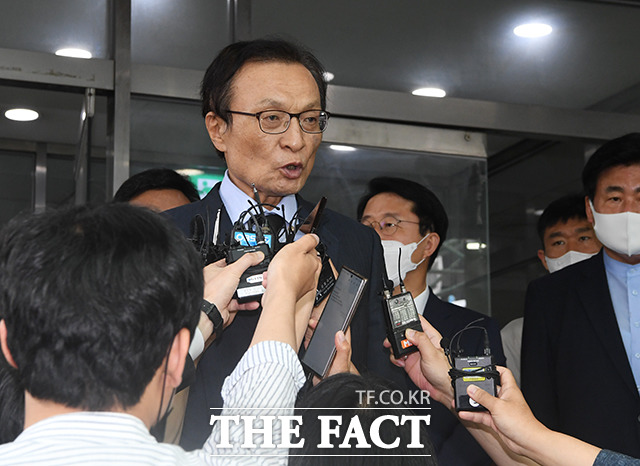 이해찬 더불어민주당 대표가 10일 서울 종로구 서울대학교병원 장례식장에 마련된 고 박원순 서울시장의 빈소를 나서고 있다. /배정한 기자