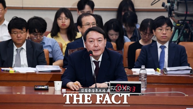   ĺڿ   ǵ ȸ ȸ λûȸ   亯 ϰ ִ. / 