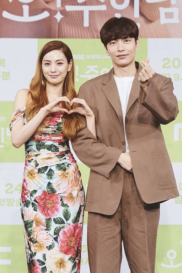 ̹α()  24 MBC   '! δ' ۹ǥȸ ռ  Ÿӿ  ϰ ִ. /MBC 