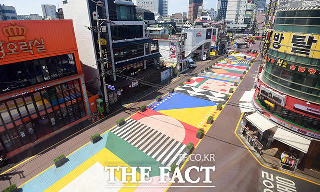 현행 거리두기 2주 연장…수도권 확진자 900명↓ 목표
